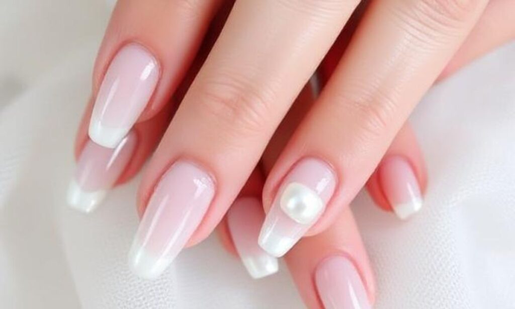 Simple Pearly Bridal Short Nails