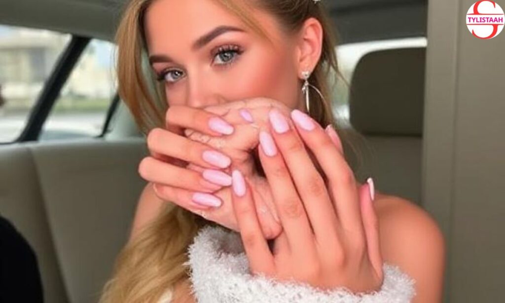 hailey-bieber-glazed-donut-wedding-nails