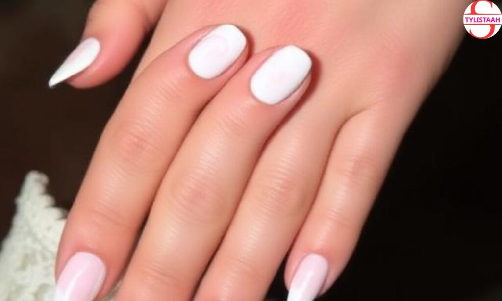swirl-wedding-nails-for-the-bride