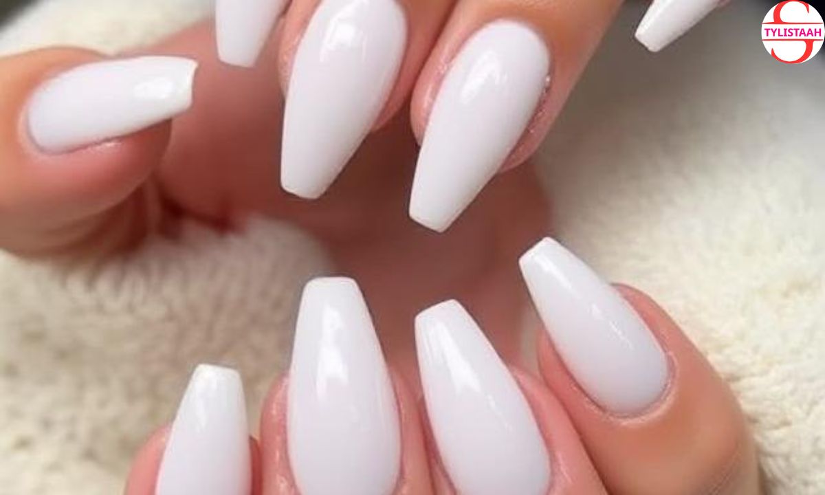 40-white-chrome-nails-that-are-totally-trending-in-2025