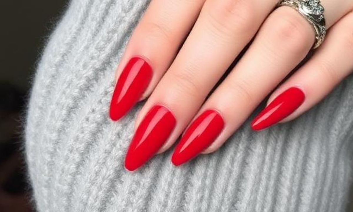 a45 Red Nails For A Femme Fatale Look