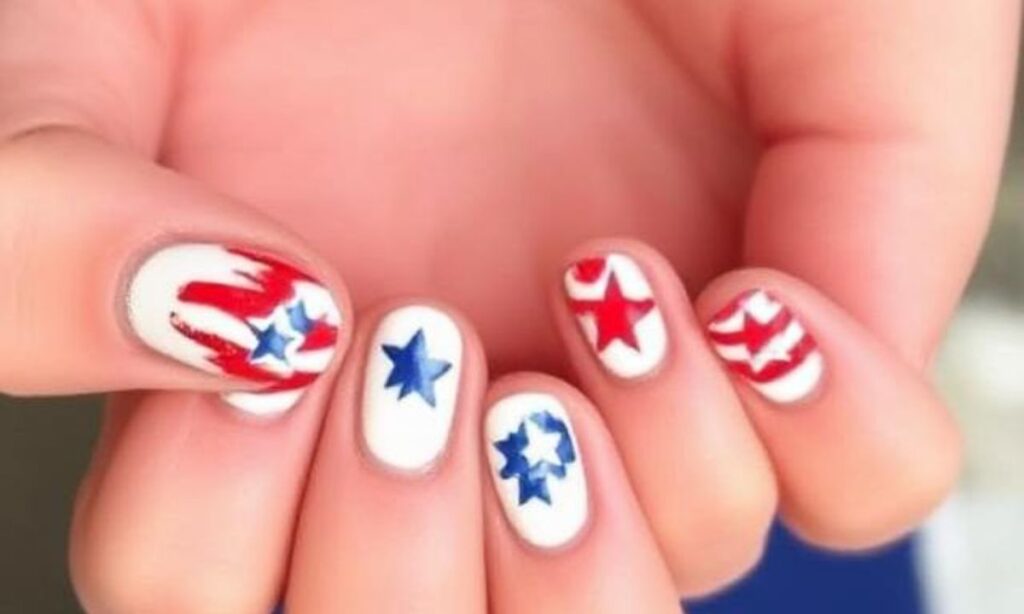 _Simple 4th Of July Nails With Stars