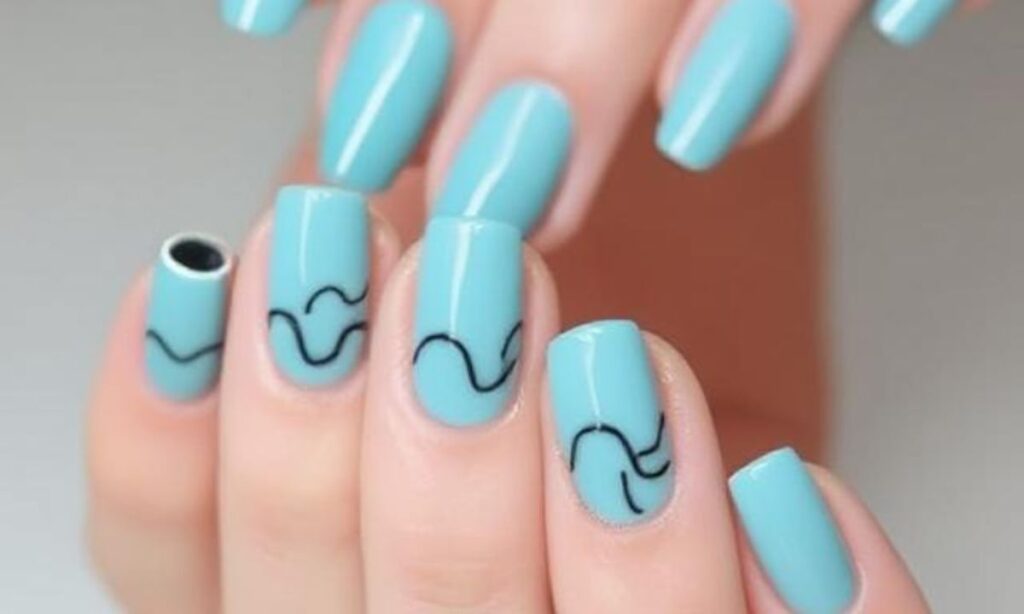 Simple Wavy Lines Design For Short Nails