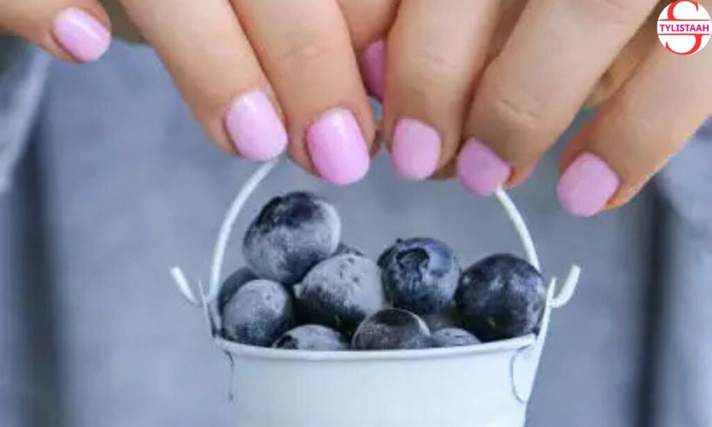 blueberry-milk-nail-design