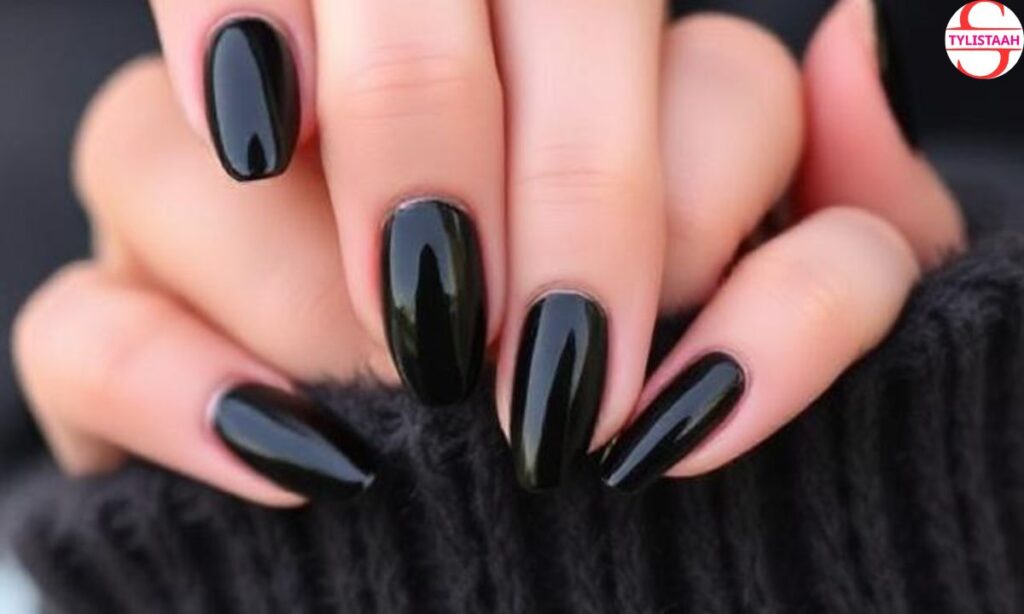chic-black-fall-nails