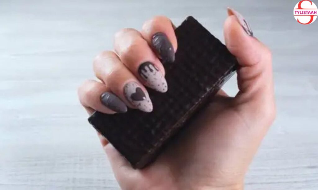chocolate-blueberry-nail-design