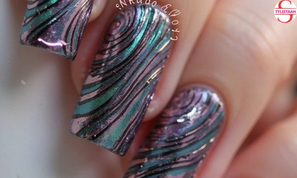 chrome-swirl-nail-design