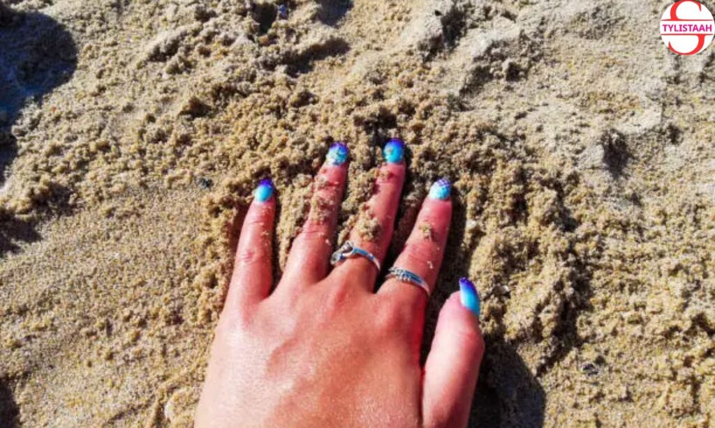 cute-beach-vibe-short-nails