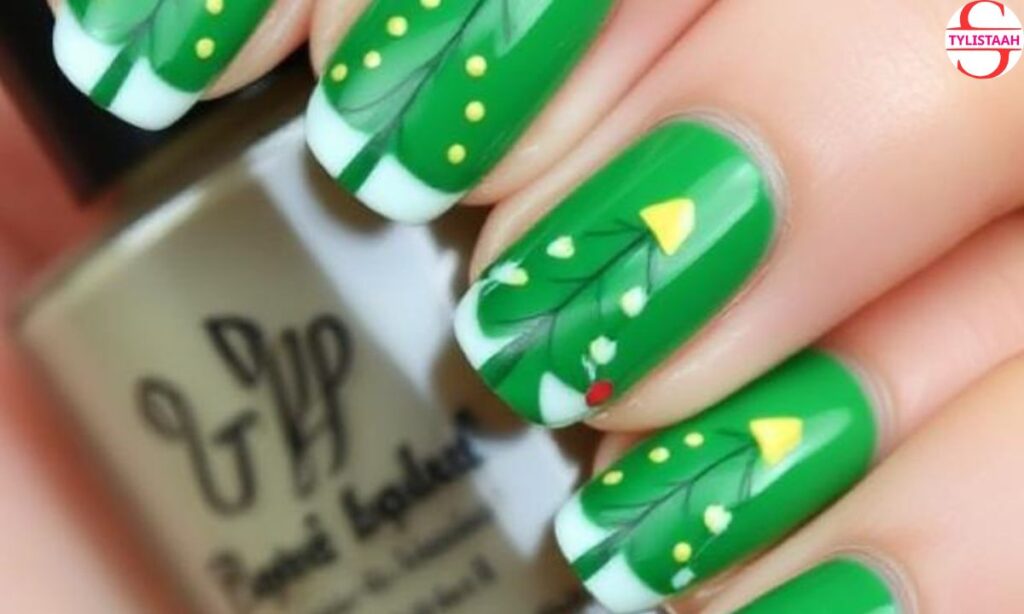 cute-christmas-tree-holiday-nails