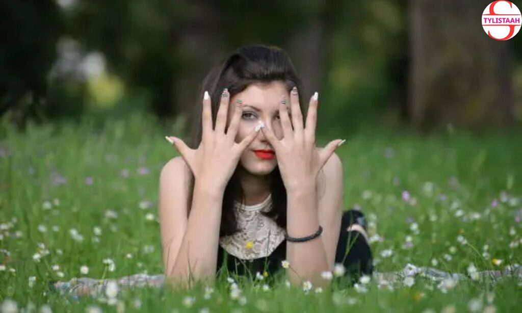 cute-long-nails-with-colorful-daisies