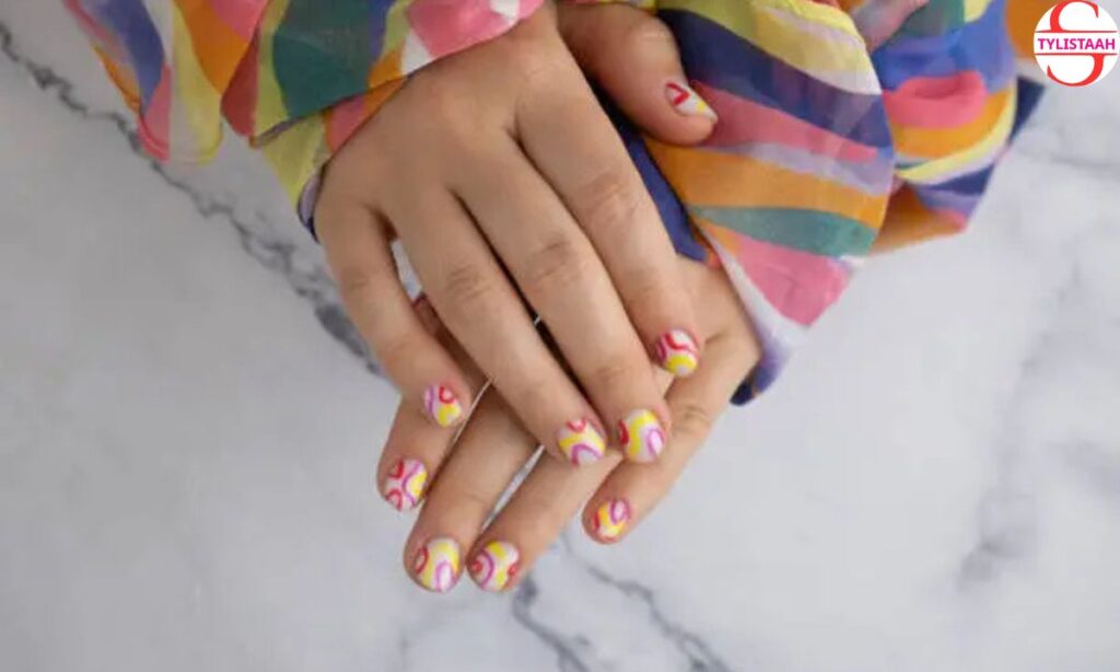 fun-pastel-swirl-spring-short-nails