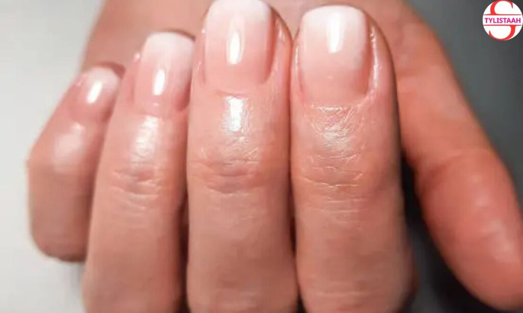 glossy-baby-boomer-nail-design