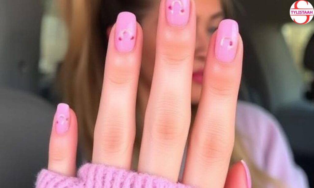 hailey-bieber-glazed-donut-nails