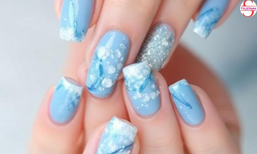 icy-water-splash-nail-design