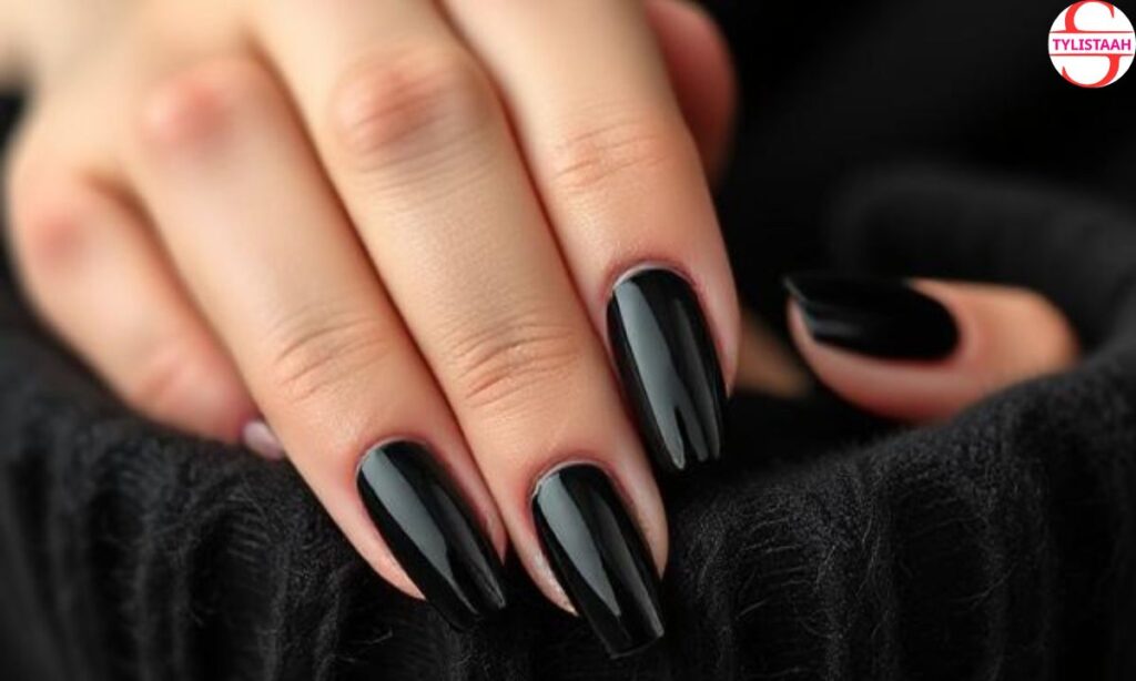 legant-black-french-manicure
