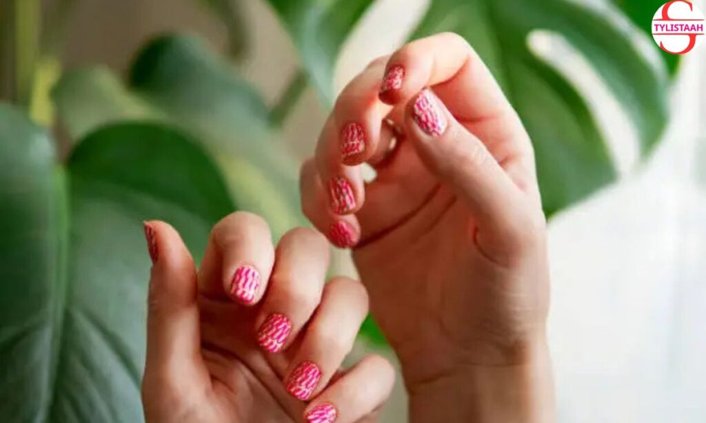 neon-pink-summer-nail-design