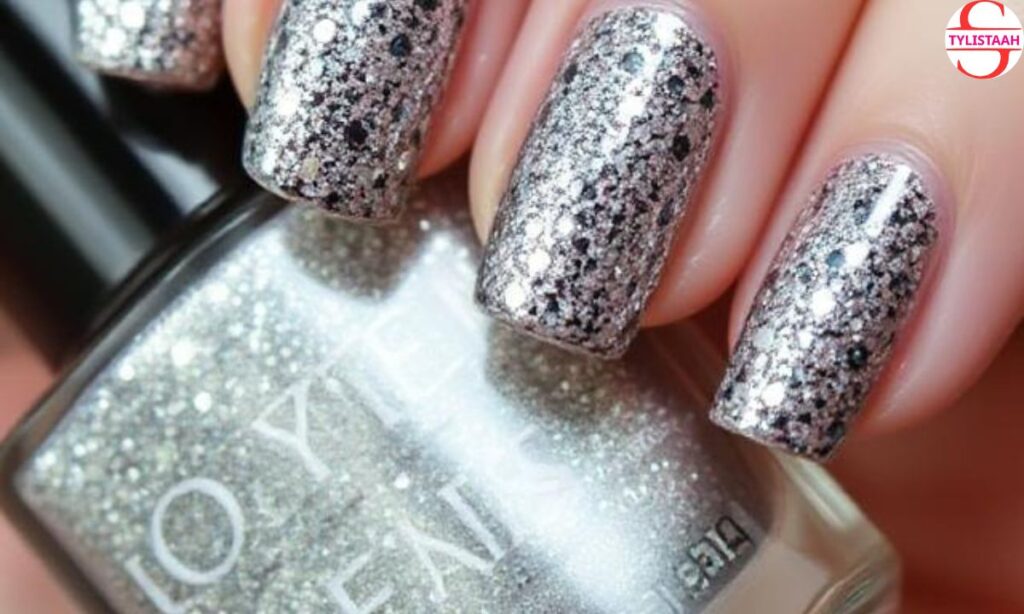 new-years-eve-glitter-nails