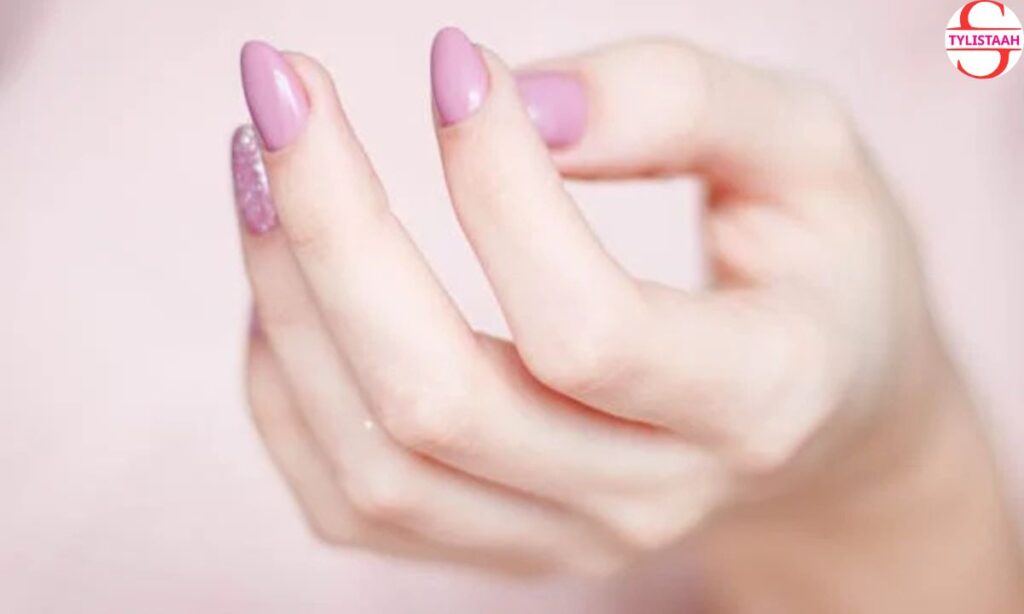 salmon-pink-almond-nails