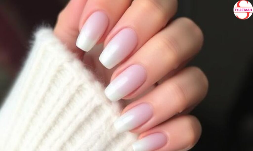 short-pearly-french-manicure