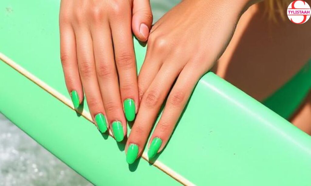 simple-surfer-girl-green-short-nails