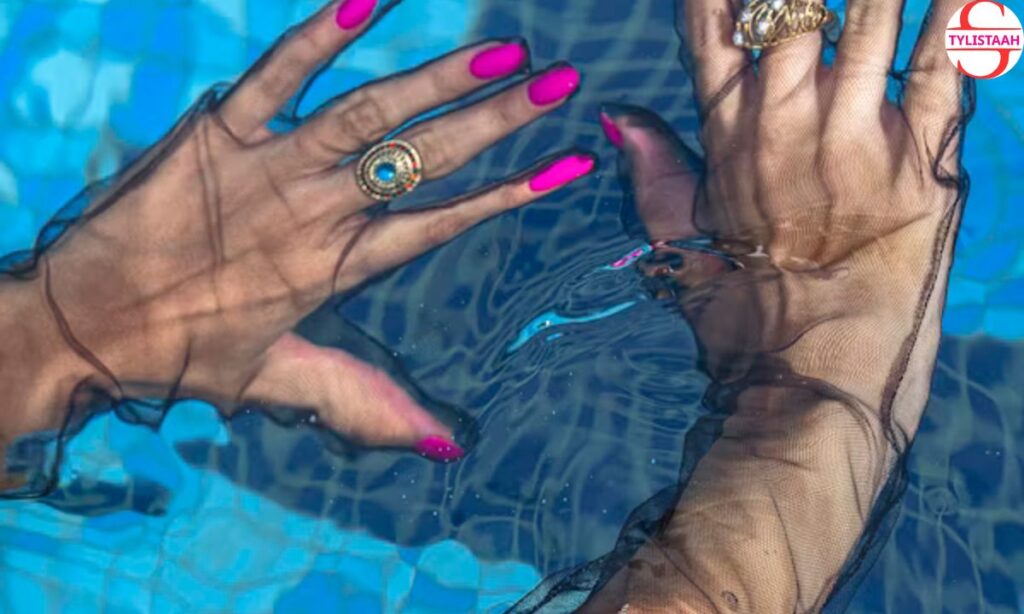 simple-swimming-pool-blue-manicure