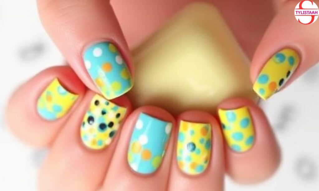 bright-submarine-nail-design