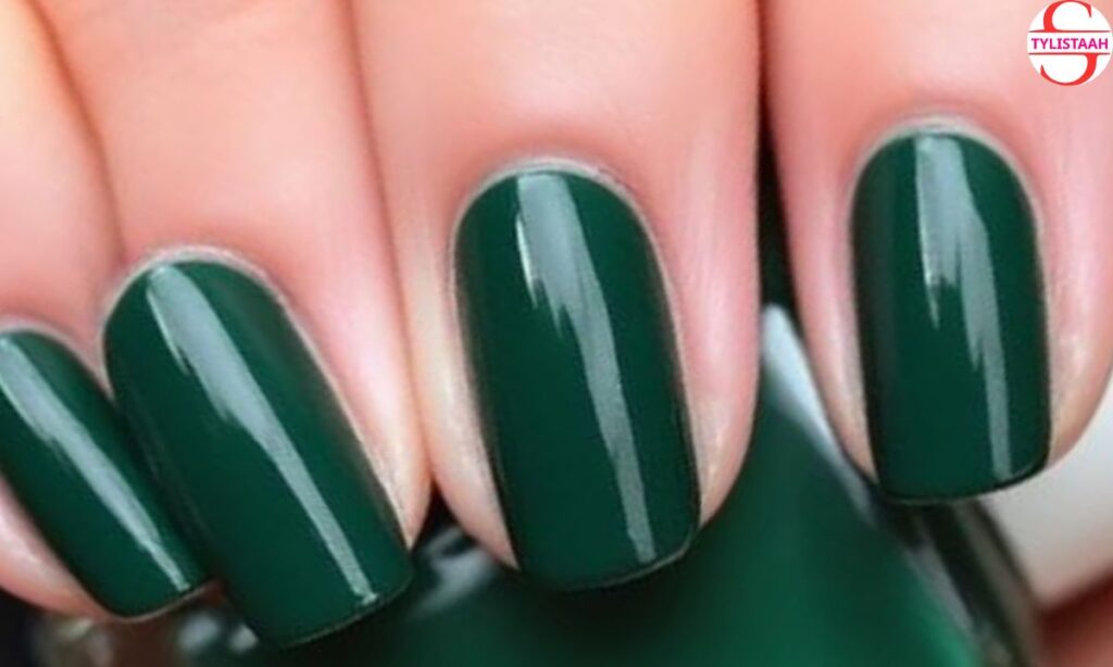 dark-green-winter-nail-colors