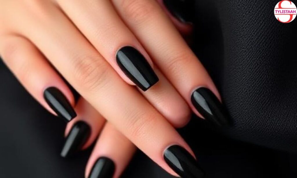 elegant-black-french-manicure