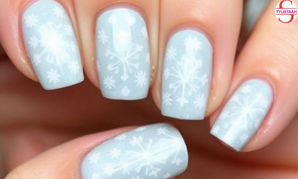 winter-snowflake-nails