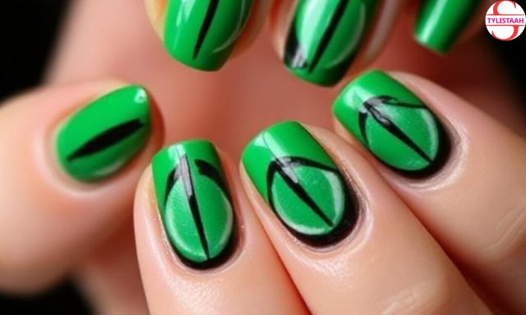 Green Cat Eye Manicure